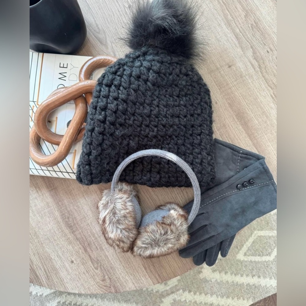Women’s Cold Weather Accessory Lot